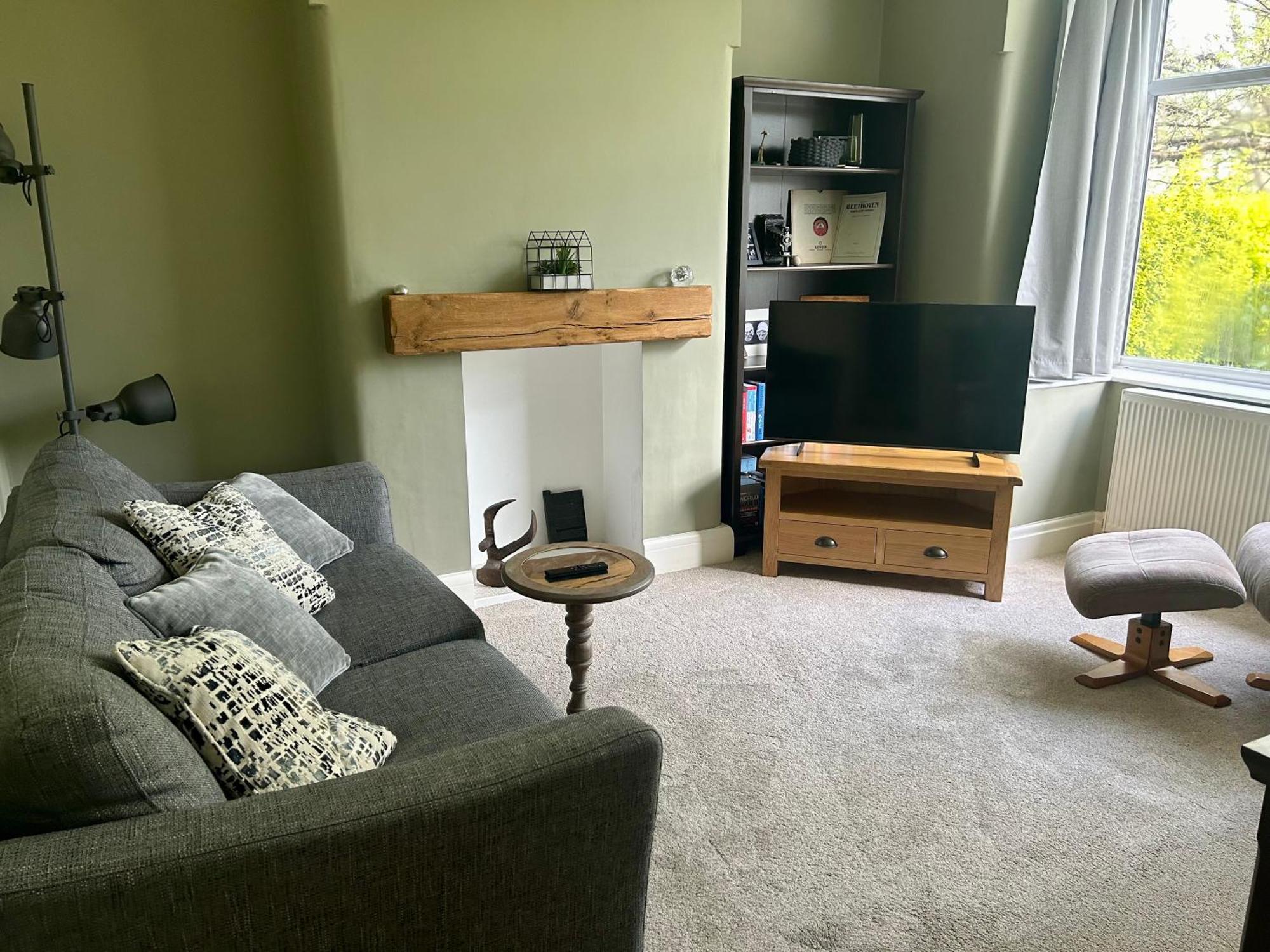 Lovely, Large Double Bedroom With Park View In Home Hazel Grove Bagian luar foto