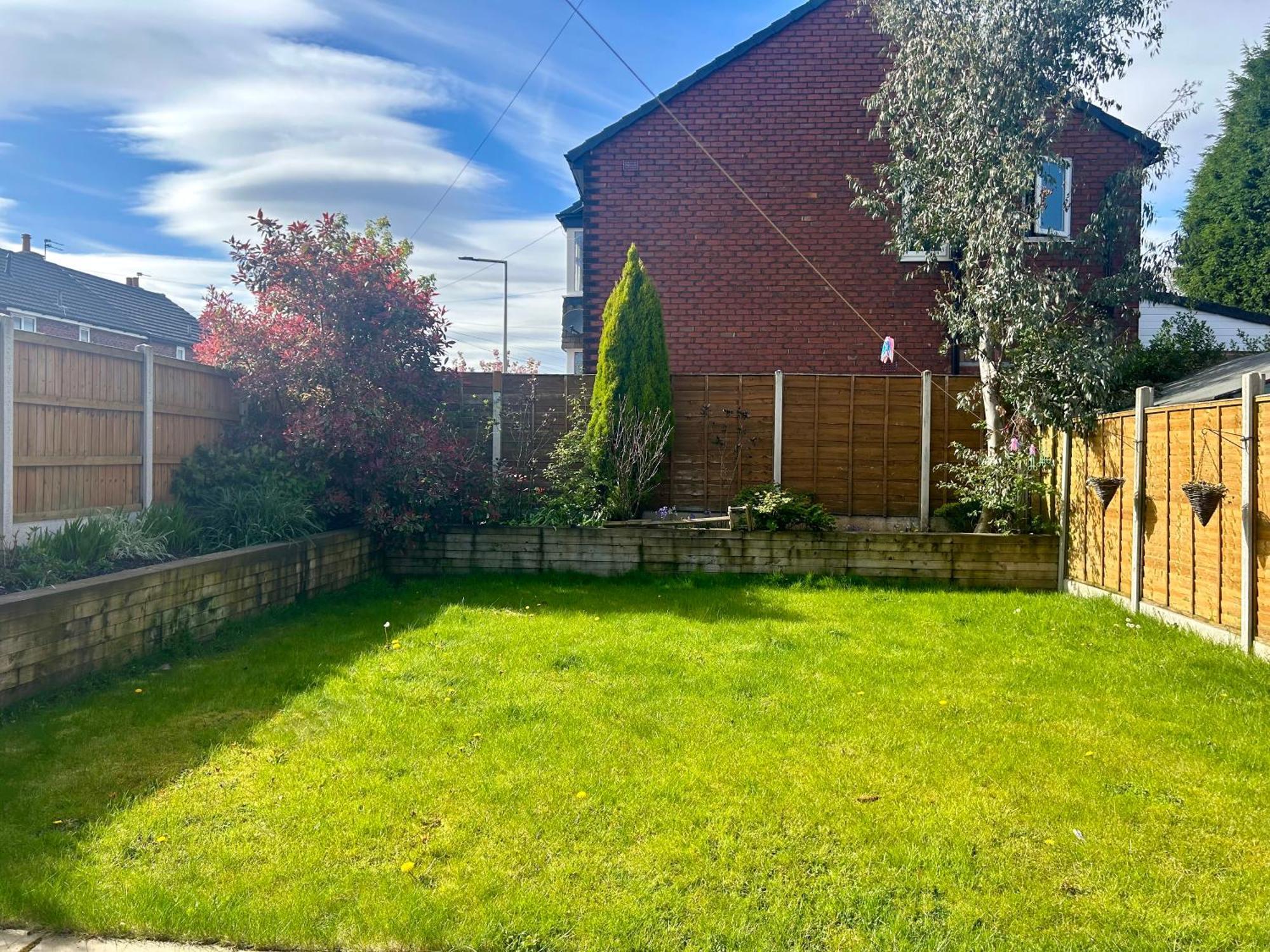 Lovely, Large Double Bedroom With Park View In Home Hazel Grove Bagian luar foto